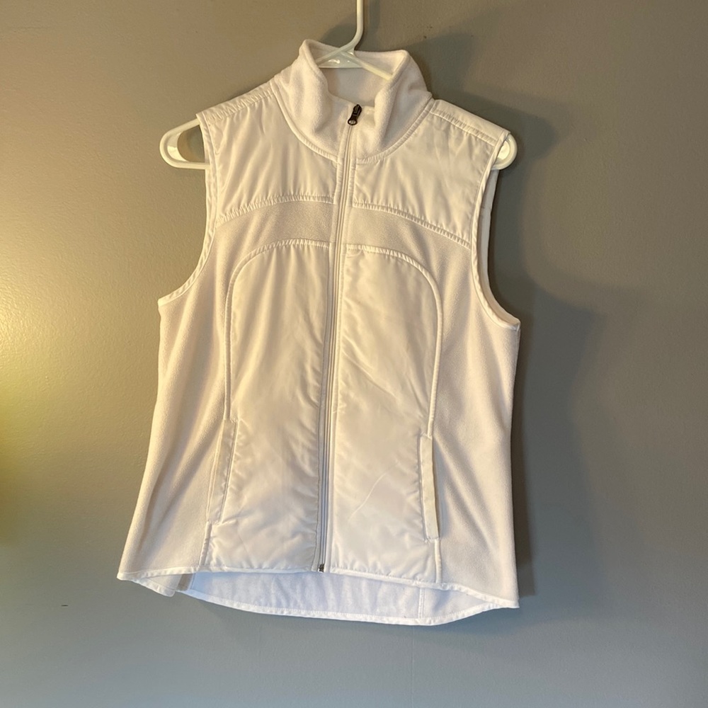 WHITE VEST